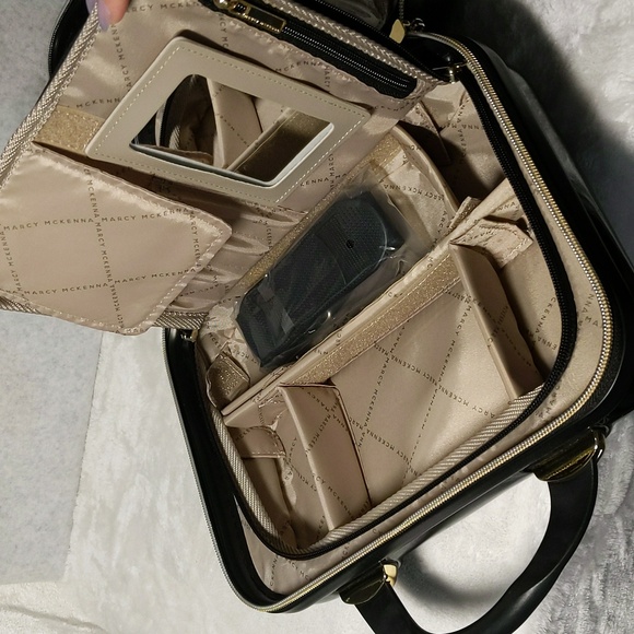 Marcy McKenna, 2-in-1 Essential Hamptons Collection,Hard Side Beauty Case- Black - Picture 4 of 5